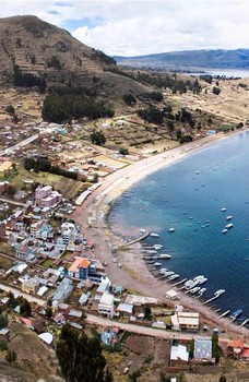 <!DOCTYPE html>
<html>
<head>
</head>
<body>
<ul>
<li>Recojo del hotel y traslado a Copacabana. Arribo y visita a la Iglesia de la Virgen Morena y al mercado local. Almuerzo tur&iacute;stico en el Hotel Rosario del Lago Salida en lancha compartida a la Isla del Sol. Visita al Jard&iacute;n del Inca, Palacio de Pilcokaina, la Escalinata y la fuente Sagrada de los Incas. Retorno en lancha a Copacabana y continuaci&oacute;n por carretera a La Paz o a Puno. Traslado al hotel.</li>
</ul>
</body>
</html>